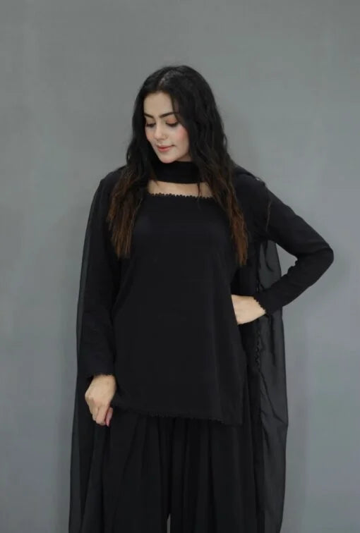Chic and graceful black dress