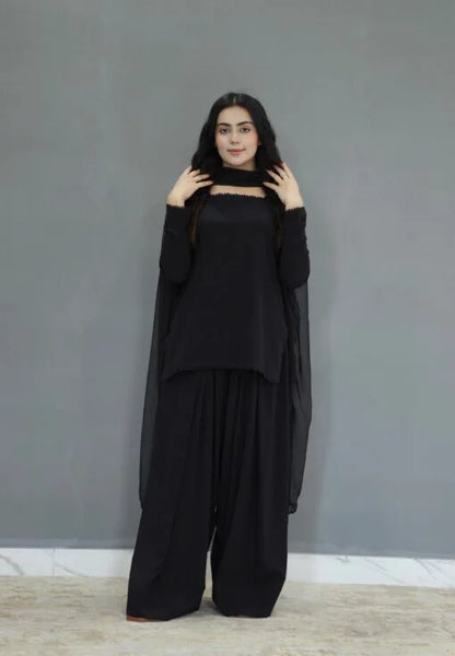 Chic and graceful black dress